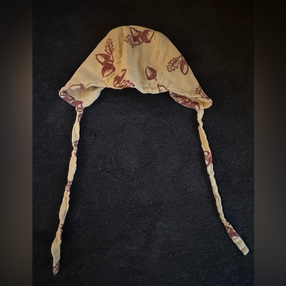 Kate Quinn hat/bonnet acorns fall 3-6 months (never worn)